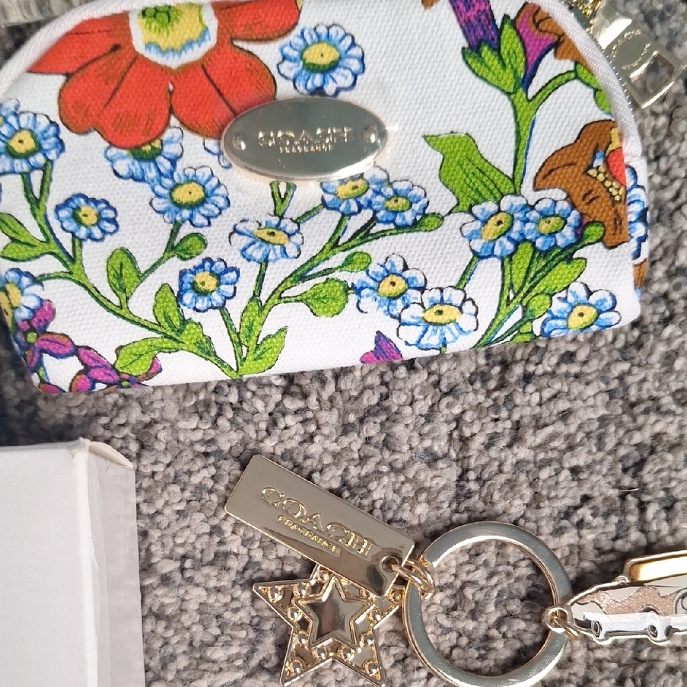 Coach Bundle - Picture 4 of 5